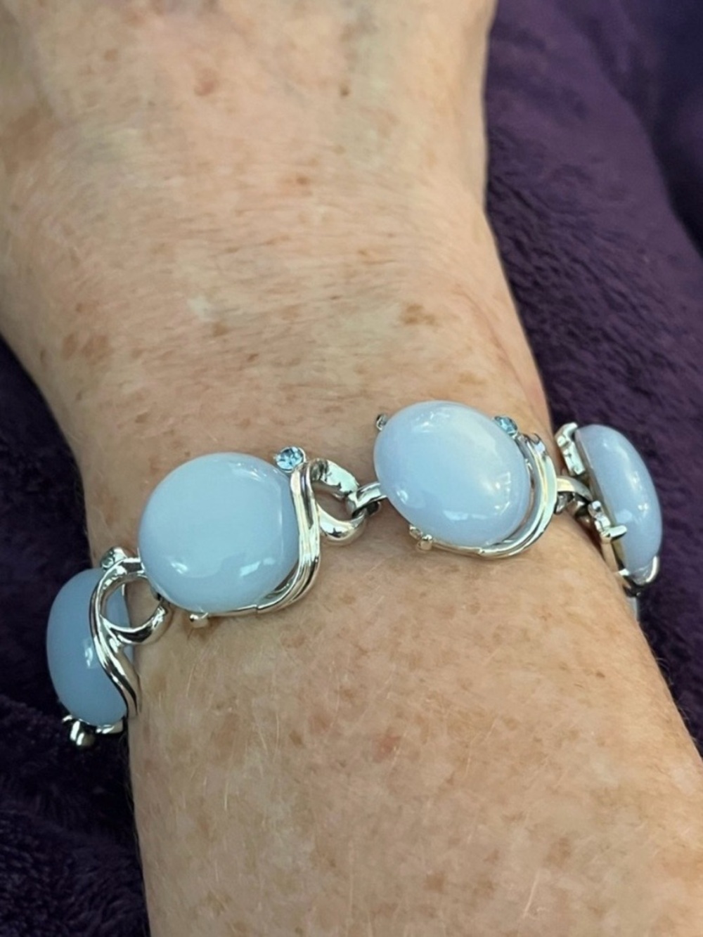 🆕Elegant Women's Silver-Light Blue Opalite Stones Bracelet. 7” Long. NWT.